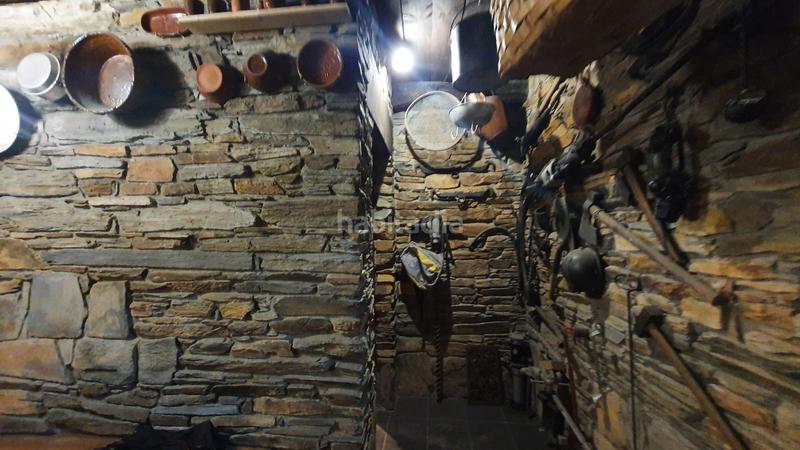 Foto f5be8ba4-35d1-49ec-b286-25f259edf802. Chalet con camino parcheggio in Vega de Espinareda