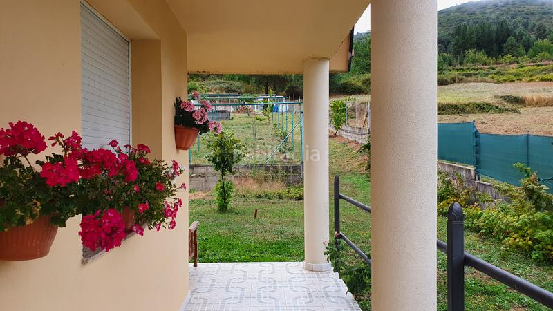 Foto fa46e14a-cd4a-4743-9354-0f84153f0b28. Chalet con camino parcheggio in Vega de Espinareda