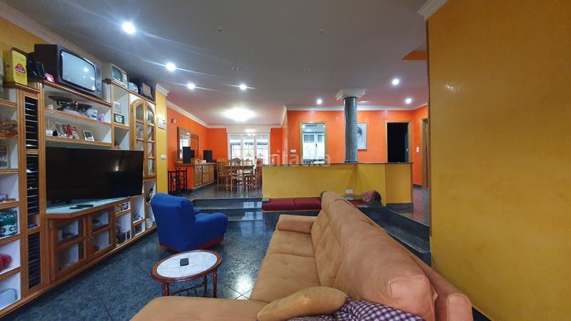 Foto fc207250-96ab-468e-841e-92826c585fb9. Chalet con camino parcheggio in Vega de Espinareda