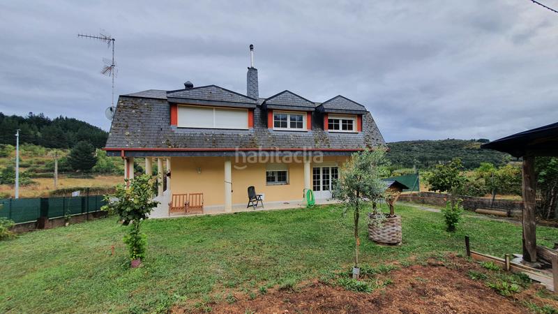 Foto fc58cff3-b140-4d22-b327-d13293b449d4. Chalet con camino parcheggio in Vega de Espinareda