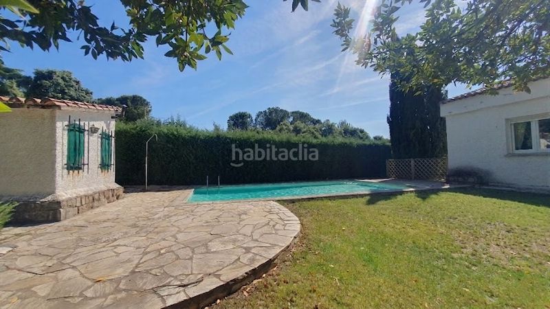 Foto 525be2af-5d46-4b3f-b64e-bfef88f0ba60. Xalet amb xemeneia calefacció aparcament piscina a Valdemorillo