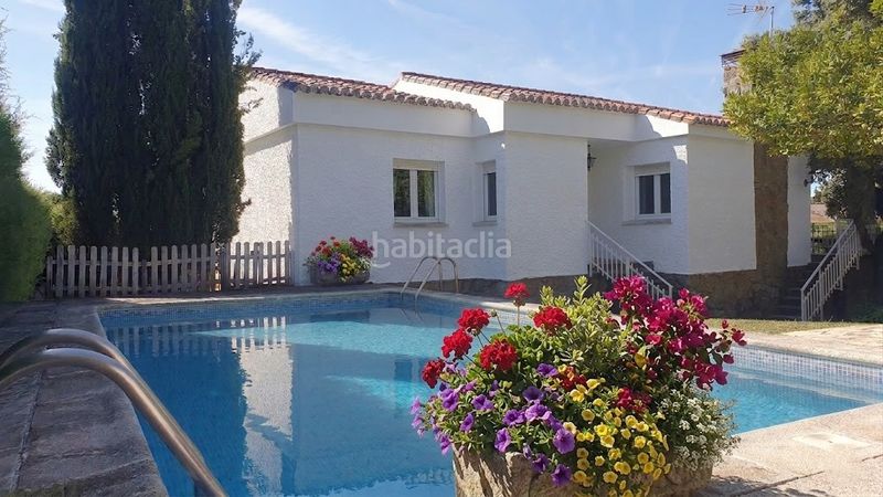 Foto a8ae7d05-0dec-4205-bc87-4b0c277ff068. Xalet amb xemeneia calefacció aparcament piscina a Valdemorillo