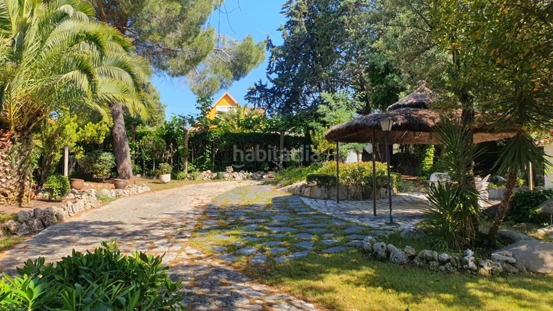 Foto c7faada4-bdd1-4e88-b664-f34698e2ebf0. Xalet amb xemeneia calefacció aparcament piscina a Valdemorillo