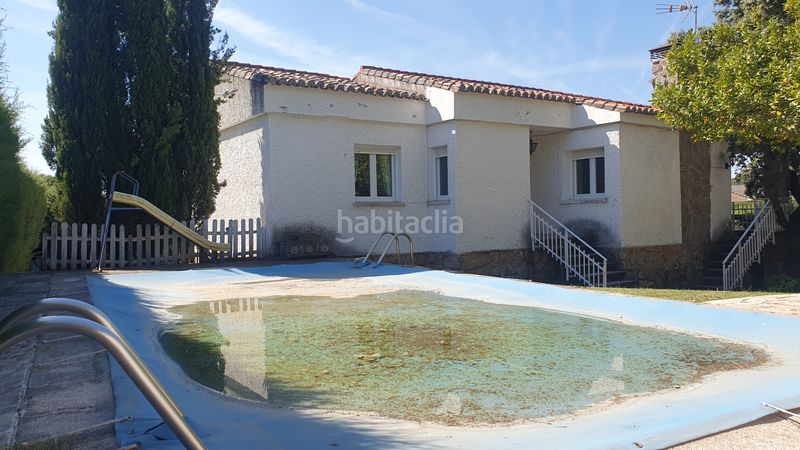 Foto f1025ae0-49f2-4ccb-985f-2602dffcdc52. Xalet amb xemeneia calefacció aparcament piscina a Valdemorillo