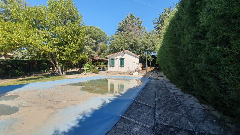 Foto fa4981da-0e42-4309-bffc-312c83a65541. Xalet amb xemeneia calefacció aparcament piscina a Valdemorillo