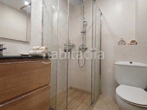 Foto 442f1304-9bd1-44c4-a0a7-c1d27de36a30. Casa adossada amb xemeneia calefacció aparcament piscina a Villanueva de la Cañada