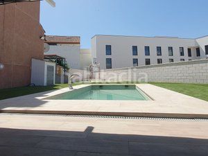Foto 45679984-7f67-4a42-8192-67daac51a798. Casa adossada amb xemeneia calefacció aparcament piscina a Villanueva de la Cañada