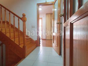 Foto 4be60c2d-d87e-4f30-97d5-0bebb7401c7e. Casa adossada amb xemeneia calefacció aparcament piscina a Villanueva de la Cañada