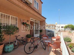 Foto 4d4629b1-da8e-4626-ba8b-ce77af1ba0ca. Casa adossada amb xemeneia calefacció aparcament piscina a Villanueva de la Cañada