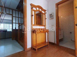 Foto 578ee09f-b330-4488-9f23-53603f8e8a1e. Casa adossada amb xemeneia calefacció aparcament piscina a Villanueva de la Cañada