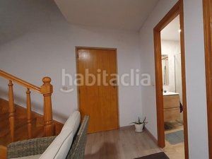 Foto 5aa55b9f-f61f-4e2e-a6d5-35ed5179ea1b. Casa adossada amb xemeneia calefacció aparcament piscina a Villanueva de la Cañada