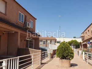 Foto 8bbccb84-73eb-4fed-8b76-7e3be1f946f6. Casa adossada amb xemeneia calefacció aparcament piscina a Villanueva de la Cañada