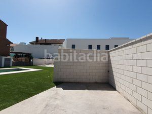 Foto 940c363d-6868-44f5-9290-8ebcd9f004e0. Casa adossada amb xemeneia calefacció aparcament piscina a Villanueva de la Cañada