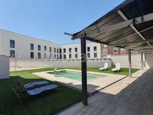 Foto a6c5f417-36d2-4846-9295-b69c6b0dd5e9. Casa adossada amb xemeneia calefacció aparcament piscina a Villanueva de la Cañada