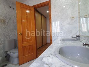 Foto c01fe69c-9003-4a39-90c9-f49587040d97. Casa adossada amb xemeneia calefacció aparcament piscina a Villanueva de la Cañada