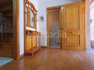Foto c07bd78e-09f3-4295-948a-684e81300882. Casa adossada amb xemeneia calefacció aparcament piscina a Villanueva de la Cañada