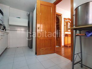 Foto c99e9781-07d7-4ca3-bf34-5aa8273f1091. Casa adossada amb xemeneia calefacció aparcament piscina a Villanueva de la Cañada