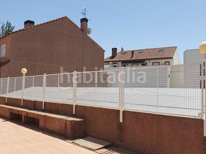 Foto d420f89a-5b52-42ca-8416-f381bcbc42c1. Casa adossada amb xemeneia calefacció aparcament piscina a Villanueva de la Cañada