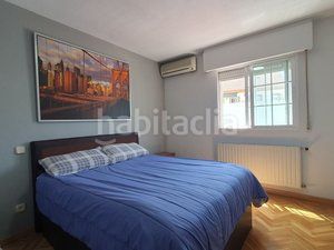 Foto e2e81b69-63c7-4bf0-ac51-a2312f6cde2e. Casa adossada amb xemeneia calefacció aparcament piscina a Villanueva de la Cañada