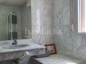 Foto f0dd6ad2-5178-4ecb-9ce5-1111f2a0f502. Casa adossada amb xemeneia calefacció aparcament piscina a Villanueva de la Cañada