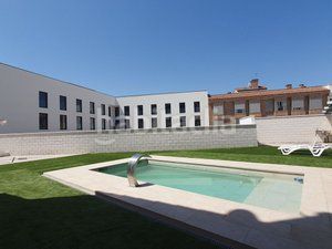 Foto f78147b9-dfda-4b5e-9c30-633a87cc0f6b. Casa adossada amb xemeneia calefacció aparcament piscina a Villanueva de la Cañada