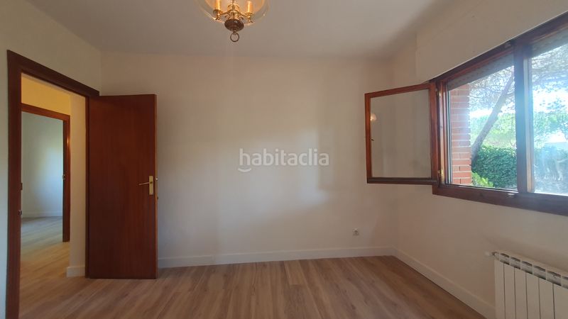 Foto 070cfe4b-0acd-48ac-9e03-482618f781b2. Rent chalet with fireplace heating parking pool in Valdemorillo