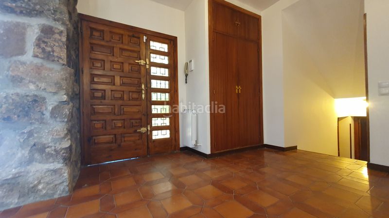 Foto 0b9bca09-9810-4c96-8423-9ada2c7ae367. Rent chalet with fireplace heating parking pool in Valdemorillo