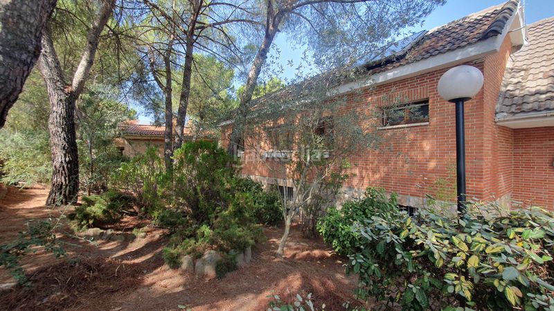 Foto 0d6c0051-3dfc-4874-8e2d-1749487b4b20. Rent chalet with fireplace heating parking pool in Valdemorillo