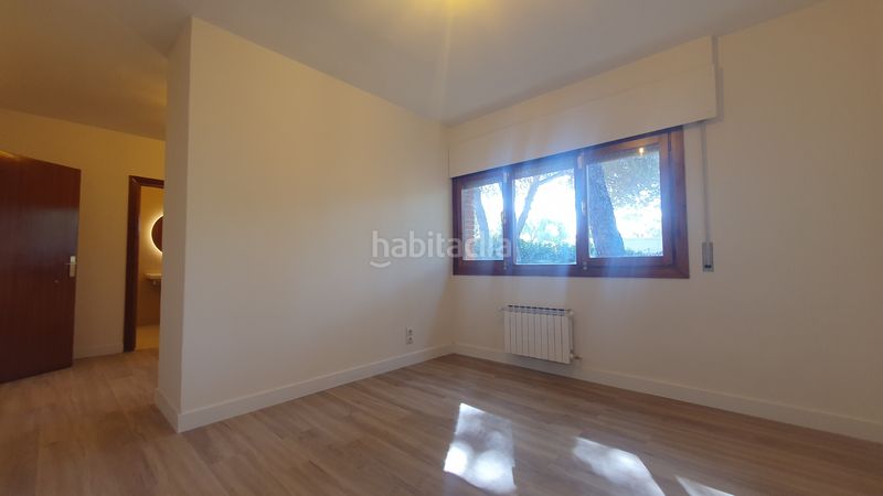 Foto 16a0679c-b92a-4367-8203-b728588df3ee. Rent chalet with fireplace heating parking pool in Valdemorillo