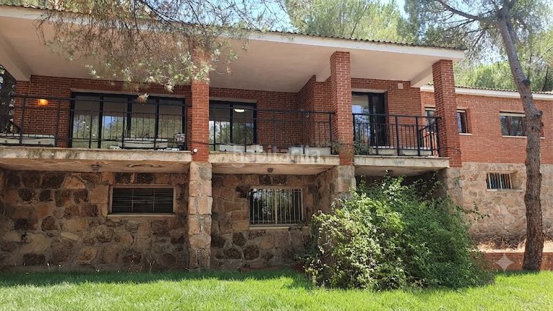 Foto 290a079b-6f8c-487a-82b7-b2a13ee1d804. Rent chalet with fireplace heating parking pool in Valdemorillo