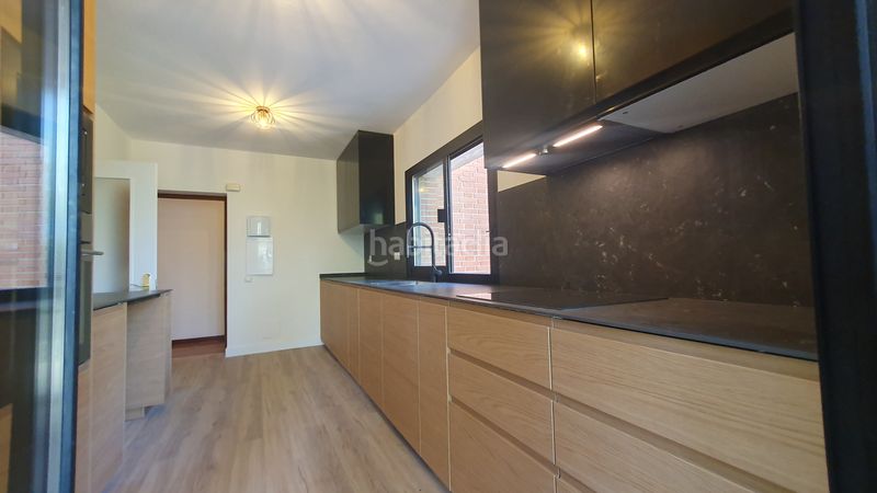 Foto 6c9b6df1-fa4e-4d8f-a9b4-7a5c544d037c. Rent chalet with fireplace heating parking pool in Valdemorillo
