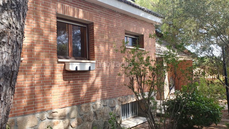 Foto 98b414c6-2e7b-419e-a25b-79ce00a559d6. Rent chalet with fireplace heating parking pool in Valdemorillo