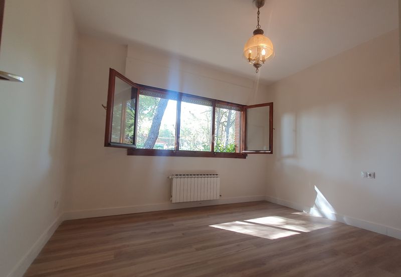 Foto a190f6a5-34f5-444c-a7d6-7e6790367512. Rent chalet with fireplace heating parking pool in Valdemorillo