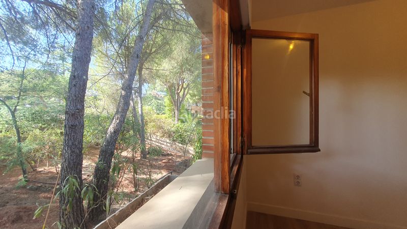 Foto c6f815e8-12fb-417f-9ce2-6ad21d723412. Rent chalet with fireplace heating parking pool in Valdemorillo