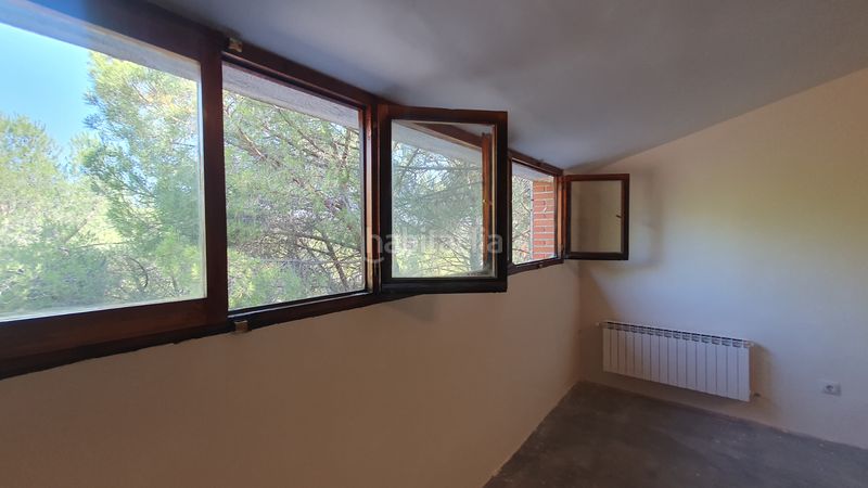 Foto f424d75b-44cb-4457-b8b4-35fc2ade2abd. Rent chalet with fireplace heating parking pool in Valdemorillo