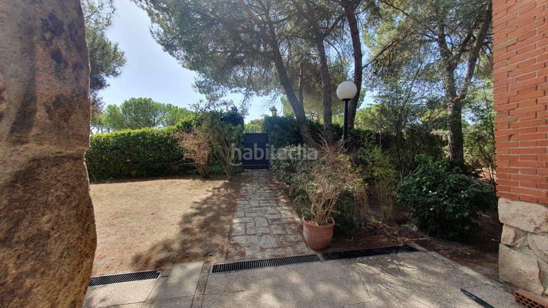 Foto fad995b4-f7a6-4ed4-a6c8-8f8e92b187e8. Rent chalet with fireplace heating parking pool in Valdemorillo