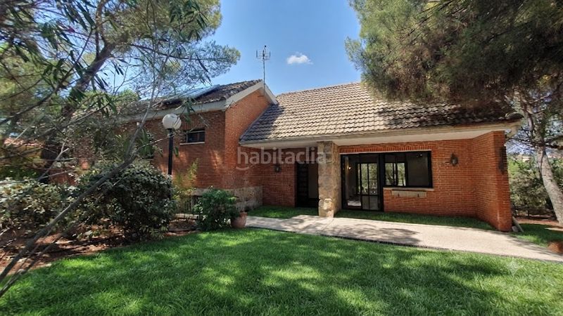 Foto fdf73b83-7c0a-40f6-bf16-e614de764897. Rent chalet with fireplace heating parking pool in Valdemorillo
