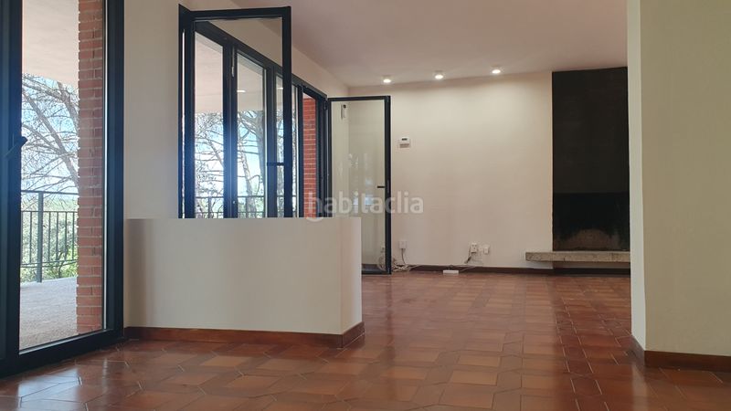 Foto fe19aabd-6277-4343-8a17-9489970525bc. Rent chalet with fireplace heating parking pool in Valdemorillo