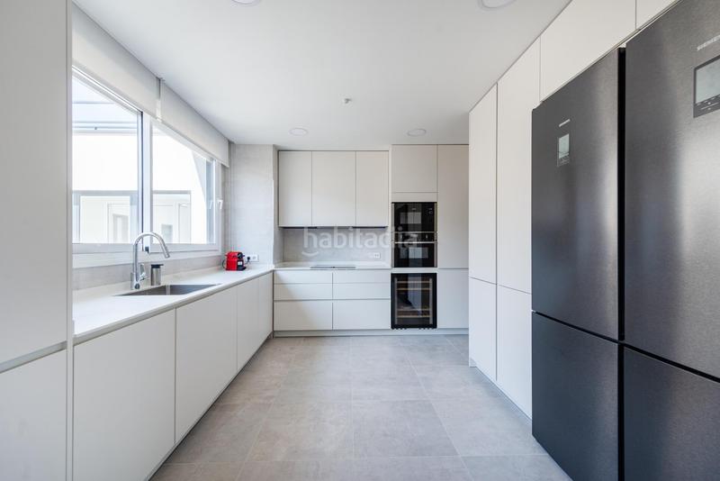 Foto 317f9594-9b0f-4bf3-b4cf-fb100a5d313b. Alquiler ático atico duplex de 5 dormitorios en residencial maravillas en Madrid