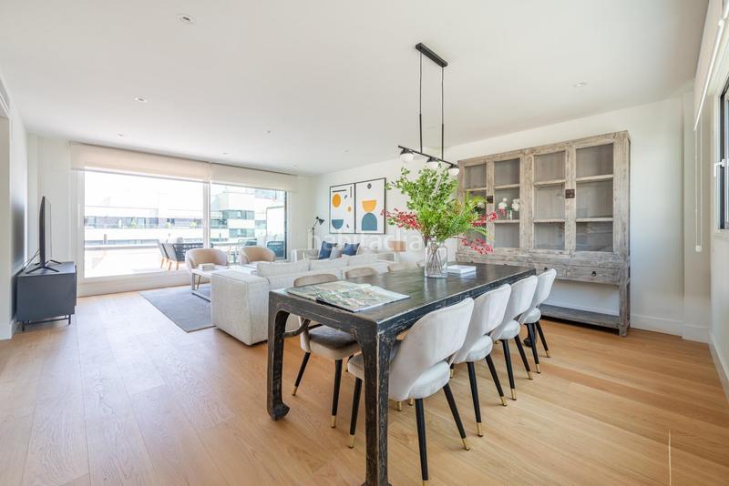 Foto aa863dbe-0ab0-4713-8033-7c3dd3005f29. Alquiler ático atico duplex de 5 dormitorios en residencial maravillas en Madrid