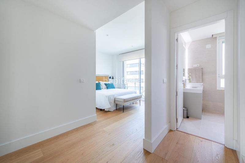 Foto d942c071-acd9-4362-92c0-2c3e5def3bfe. Alquiler ático atico duplex de 5 dormitorios en residencial maravillas en Madrid