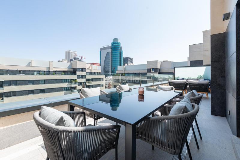 Foto 29c75075-4db7-4d9a-9f28-d3018e5e2180. Rent penthouse with heating parking pool in Ríos Rosas-Nuevos Ministerios Madrid