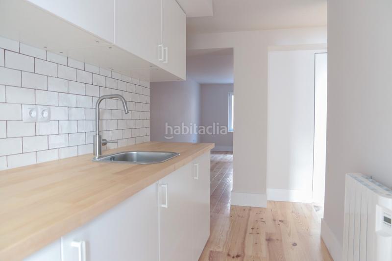 Foto 24ef0c03-2e9f-4fc3-a01b-81b468a64a1b. Piso gilmar rio vende excelente oportunidad de inversión en el barrio de San Fermín. en Madrid