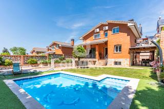Chalet in Moraleja de Enmedio. Gilmar madrid río vende exclusivo chalet independiente en morale