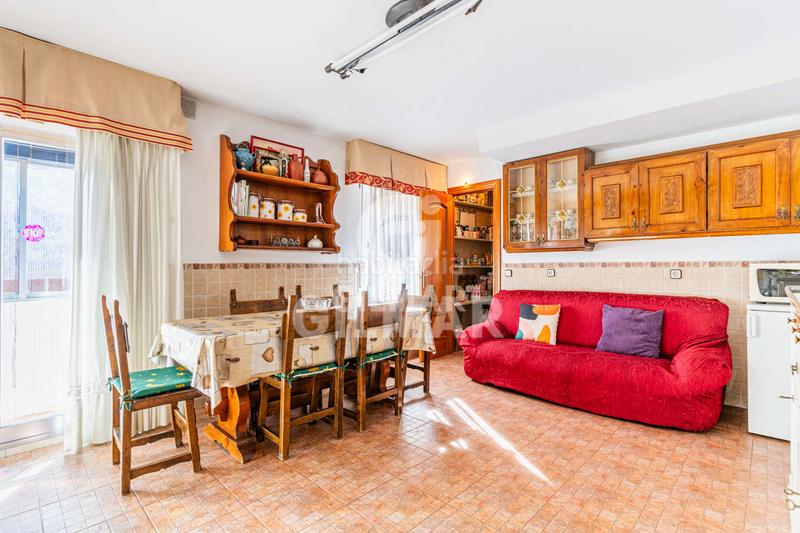 Foto 9317d288-812c-426f-b0f6-864fc669baca. Duplex avec chauffage parking dans Almendrales Madrid