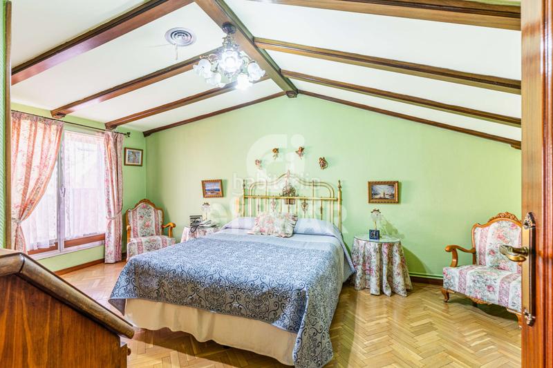 Foto bf161b73-9b44-47d1-b11b-1b290978190d. Duplex avec chauffage parking dans Almendrales Madrid