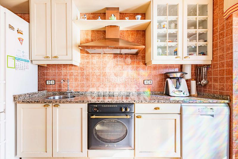 Foto ce7f117b-486d-4dd4-876f-92c1859e7f0a. Duplex avec chauffage parking dans Almendrales Madrid