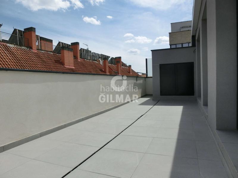 Foto 8b1b8d83-5a12-4ffe-a3fe-f98b25654815. Ático presentamos esta exclusiva vivienda de obra nueva 2025, un ático dúplex con una espectacular terraza de 30 m, ideal para disfrutar en Madrid