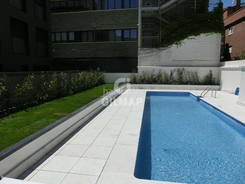 Foto dcd21528-caf5-49b1-9043-4ac3ea5e24d7. Ático presentamos esta exclusiva vivienda de obra nueva 2025, un ático dúplex con una espectacular terraza de 30 m, ideal para disfrutar en Madrid