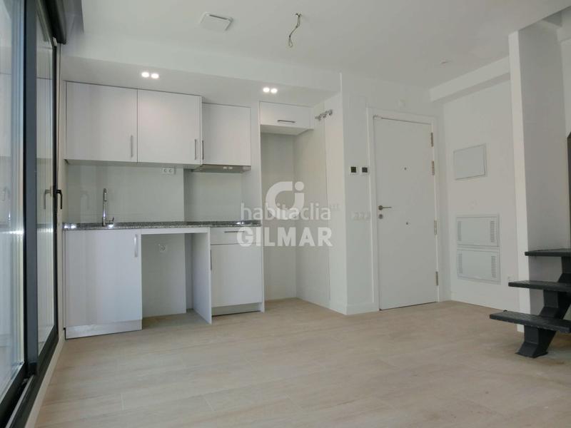 Foto e76b12ff-38de-44dc-b7b6-3f5e1de7c1be. Ático presentamos esta exclusiva vivienda de obra nueva 2025, un ático dúplex con una espectacular terraza de 30 m, ideal para disfrutar en Madrid